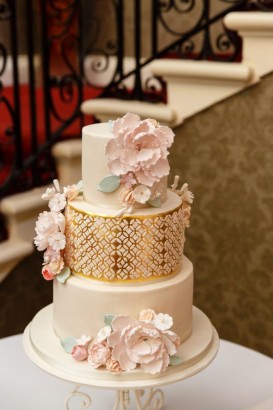 Melissa Woodland Wedding Cake Hedsor House. Image by Kerry Morgan Photography